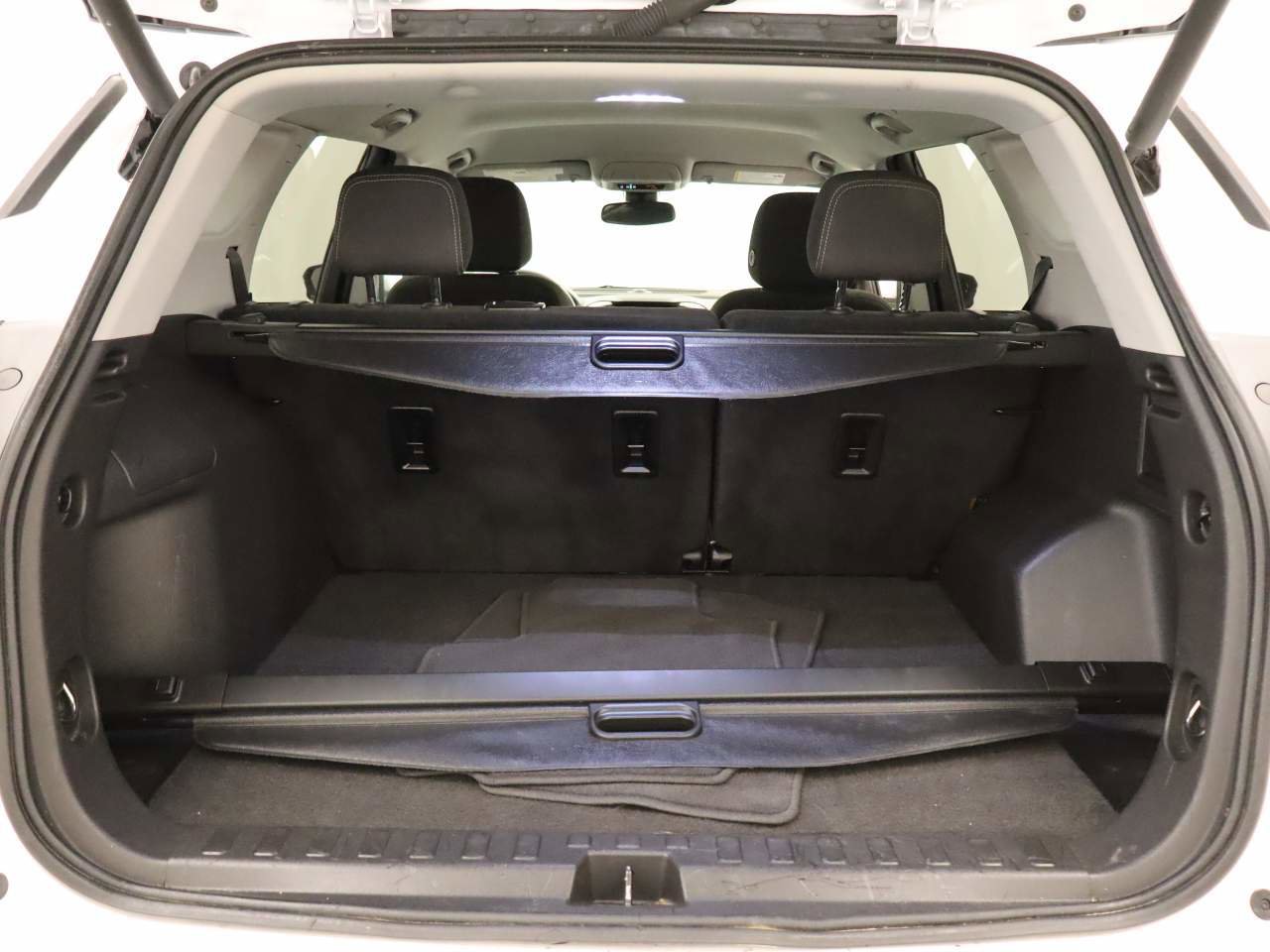 Used 2023 GMC Terrain SLE w/ Driver Convenience Package image 19