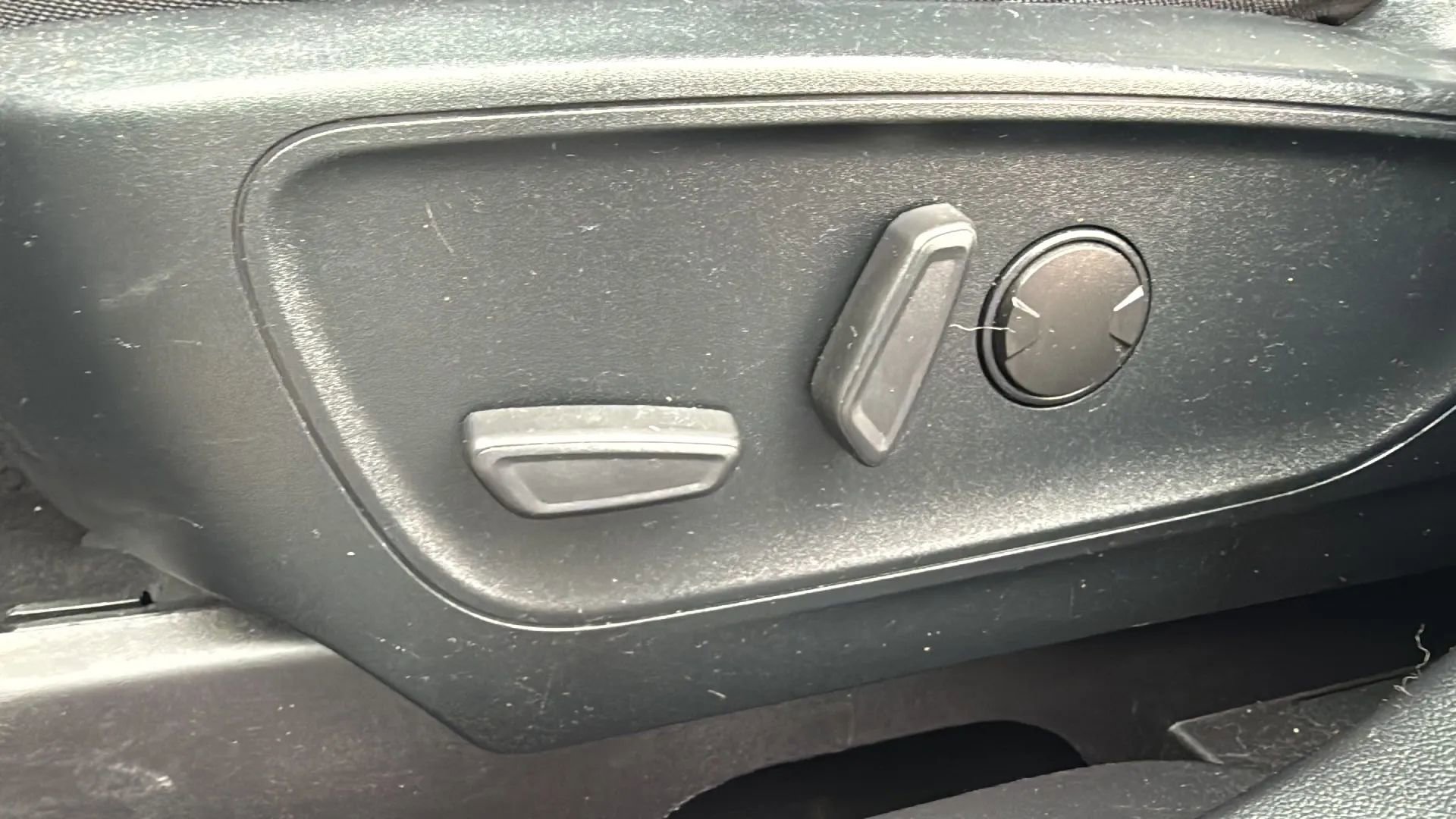 Used 2020 Ford Escape SE image 21