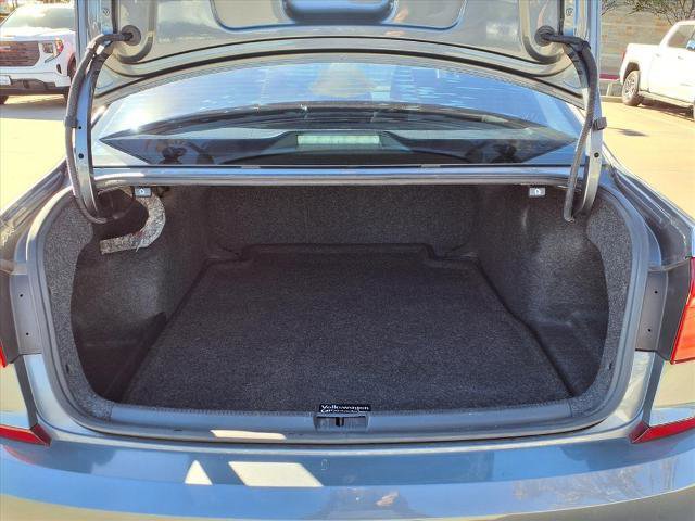 Used 2016 Volkswagen Passat 1.8T S image 22