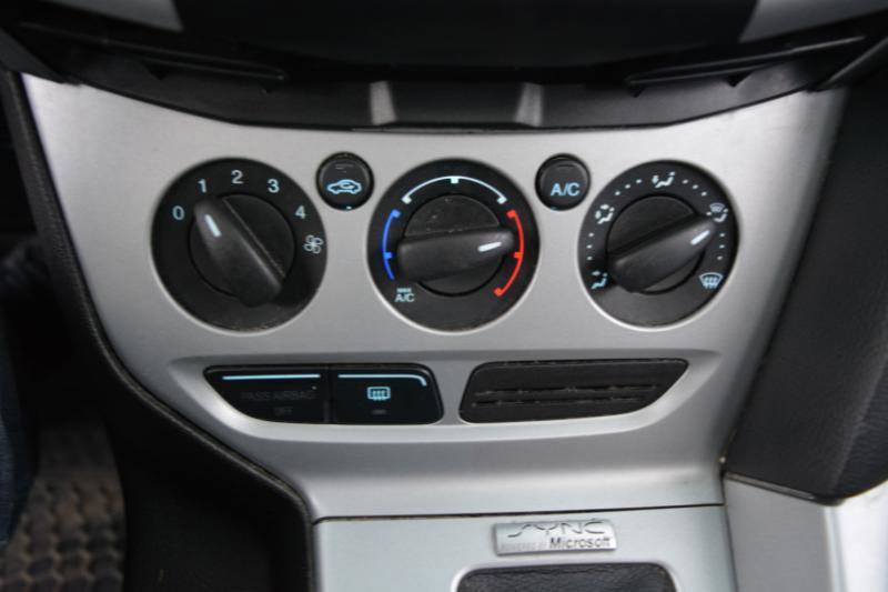 Used 2014 Ford Focus SE w/ Equipment Group 201A FWD image 24