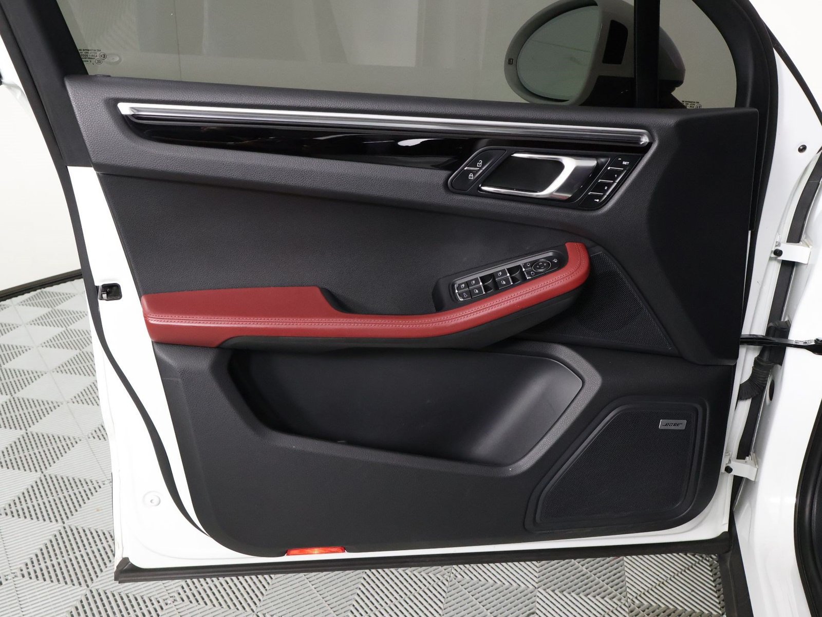 Certified 2023 Porsche Macan AWD/4WD image 20