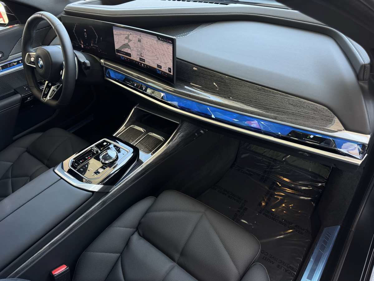 Used 2026 BMW 740i w/ Premium Package RWD image 21