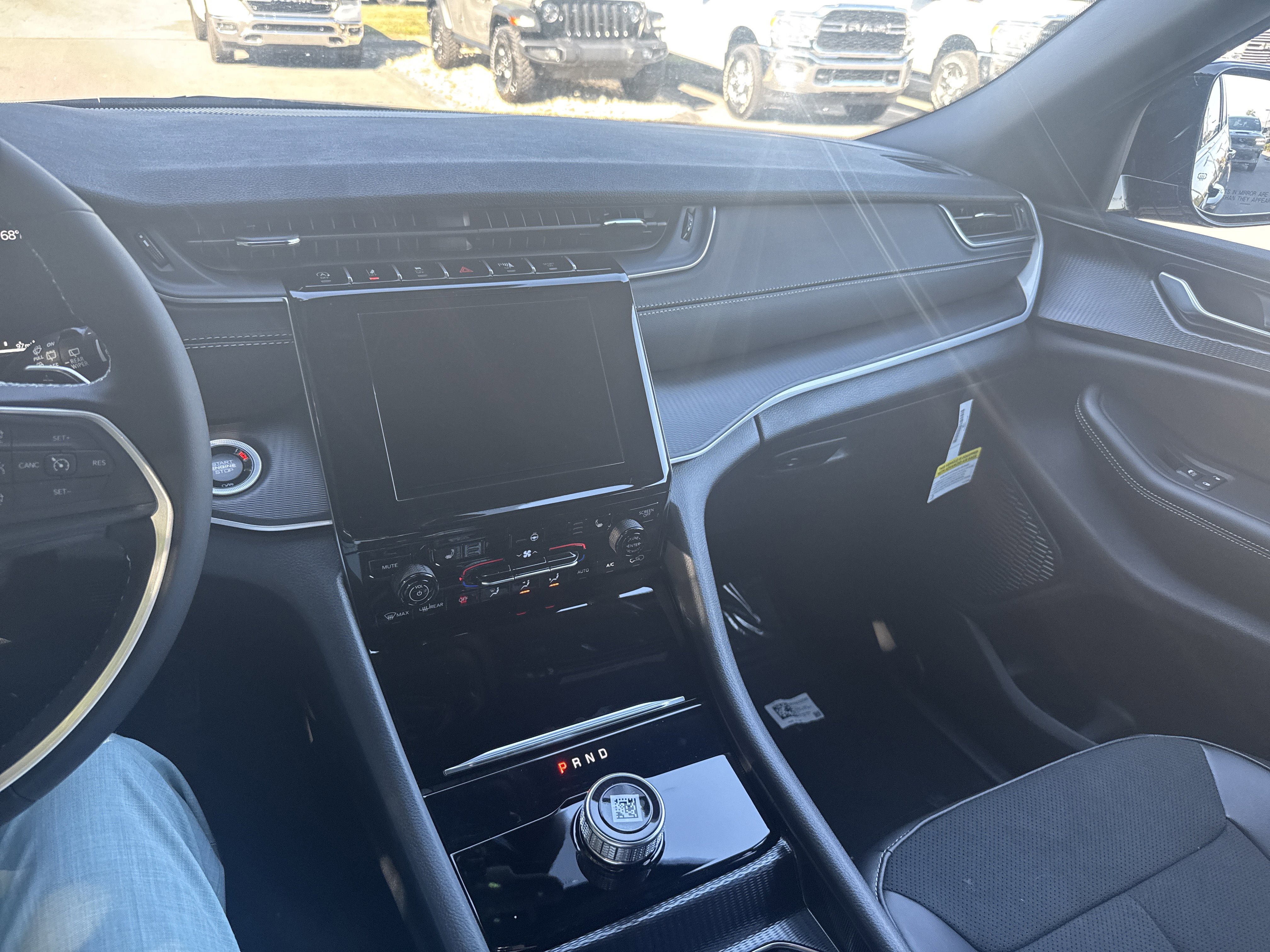 New 2025 Jeep Grand Cherokee L Altitude image 23