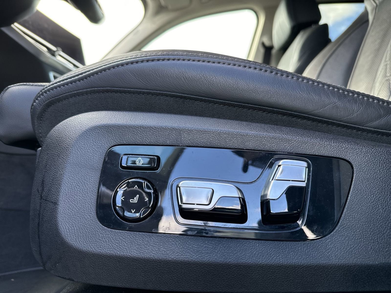 Used 2025 BMW X7 xDrive40i image 21