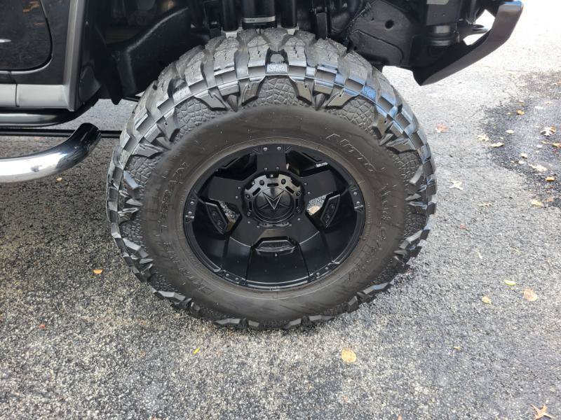 Used 2005 HUMMER H2 SUT w/ Preferred Equipment Group AWD/4WD image 26
