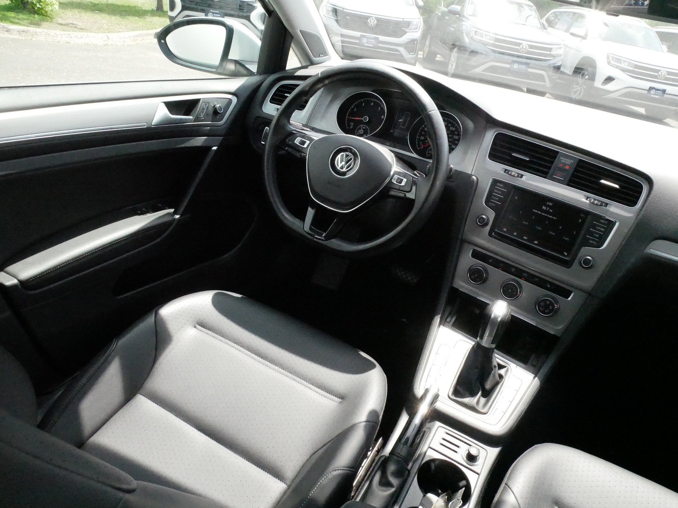 Used 2016 Volkswagen Golf SE w/ Lighting Package FWD image 9