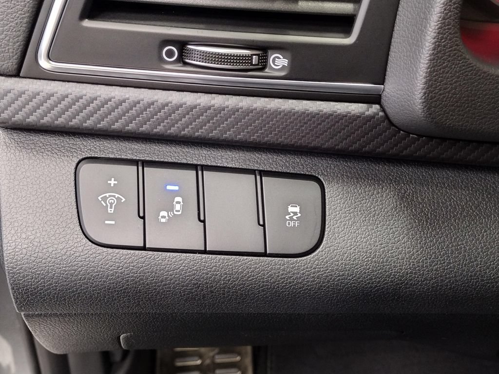 Used 2018 Hyundai Elantra Sport w/ Sport Premium Package 03 FWD image 25