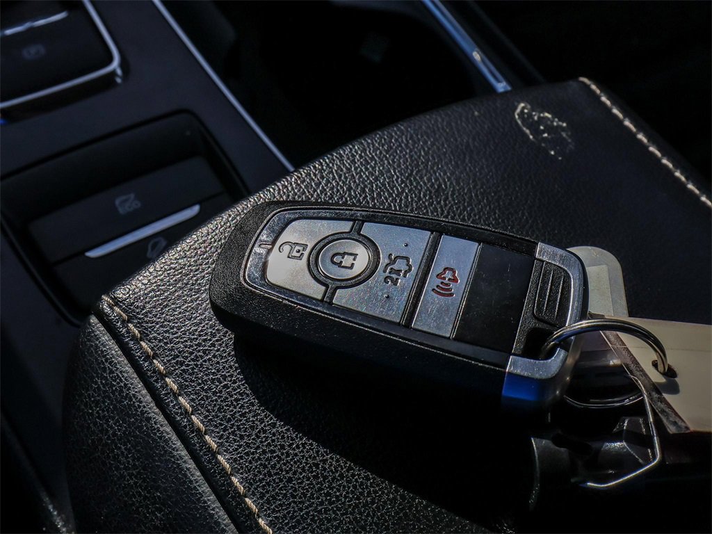 Used 2020 Ford Fusion SE image 30