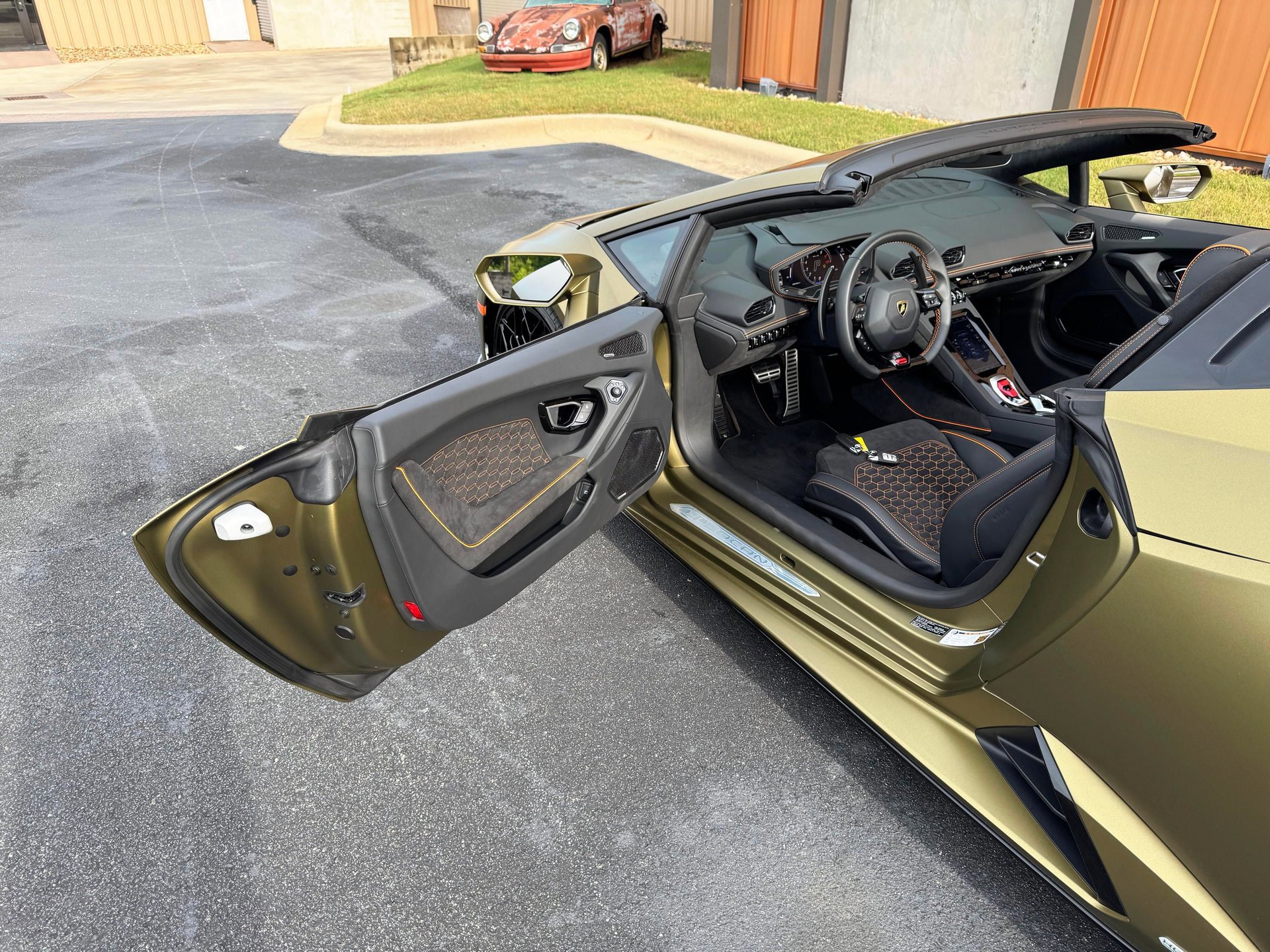 Used 2023 Lamborghini Huracan EVO RWD image 25