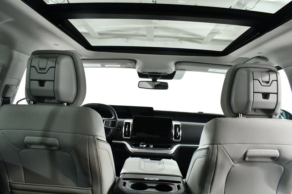 New 2026 Ford Expedition Max Platinum image 17