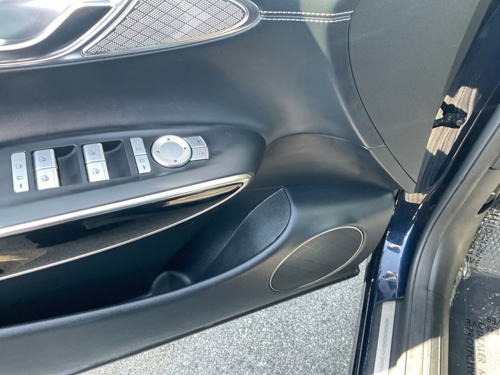 Used 2025 Genesis GV70 2.5T image 13