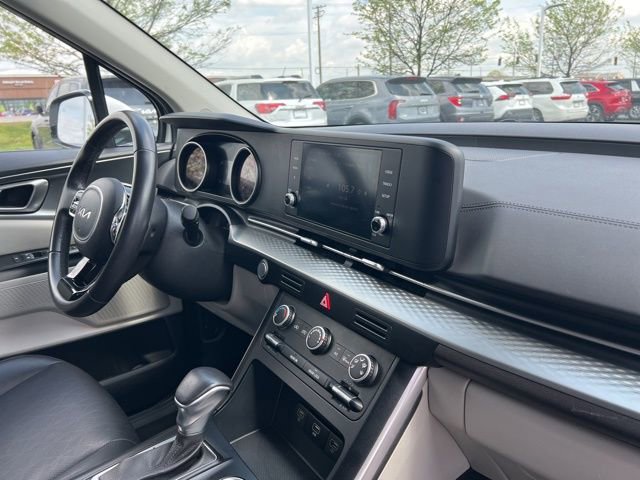 Certified 2024 Kia Carnival LX image 35