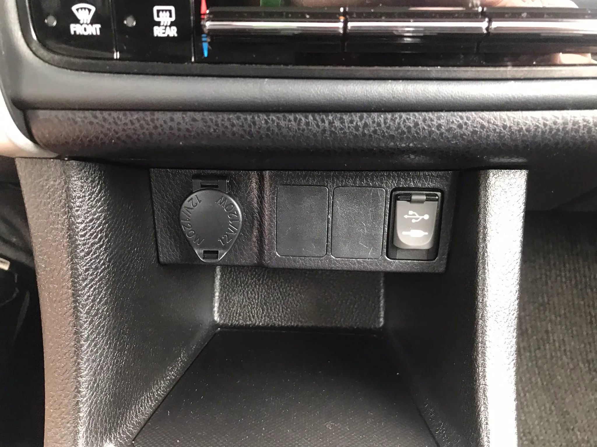 Used 2018 Toyota Corolla LE image 24