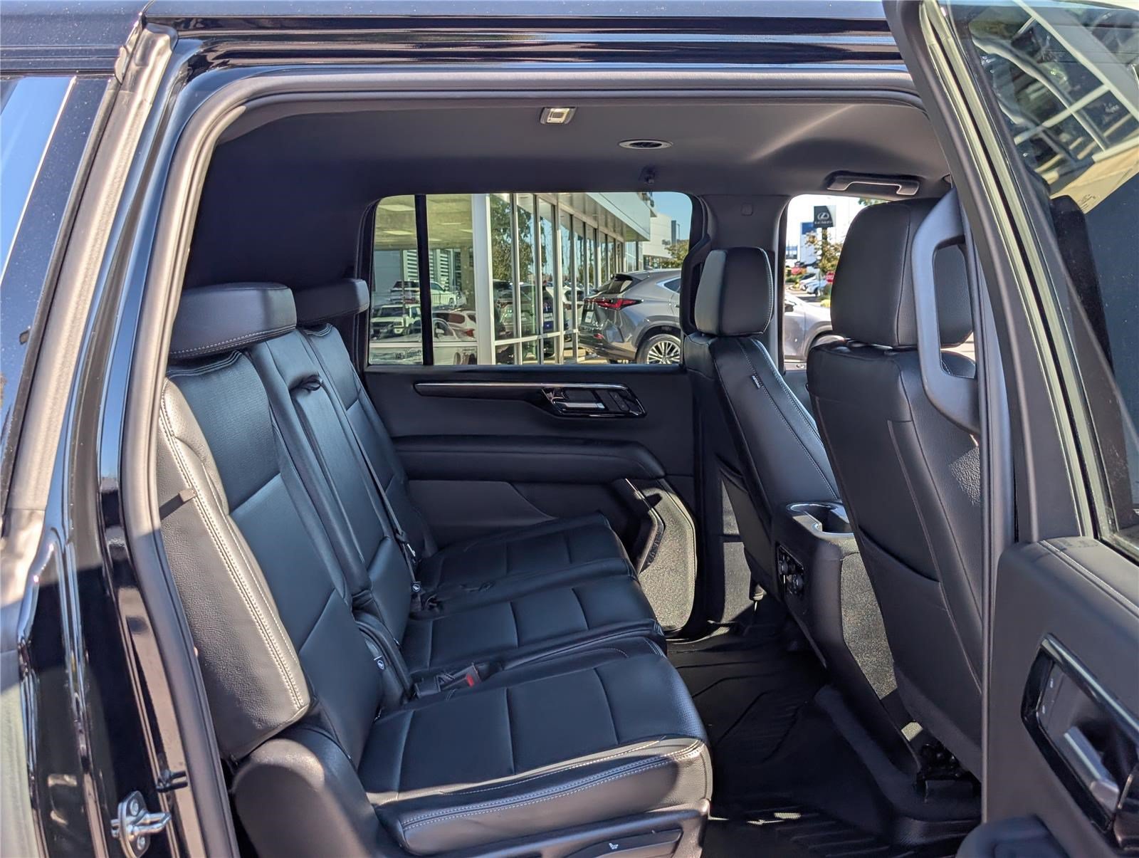 Used 2025 Chevrolet Suburban LS w/ LPO, Dark Essentials Package RWD image 11