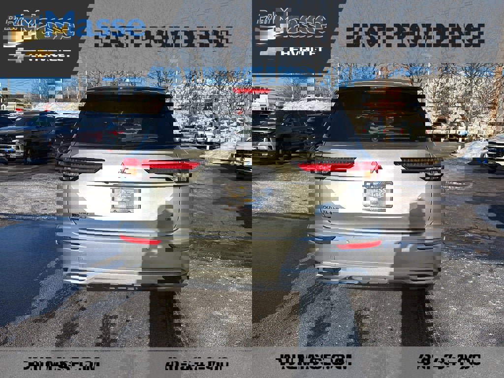 Used 2023 Mitsubishi Outlander SE image 7