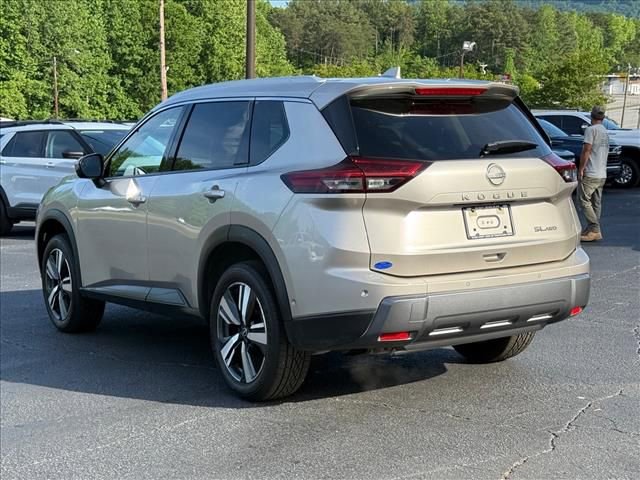 Used 2024 Nissan Rogue SL AWD/4WD image 6