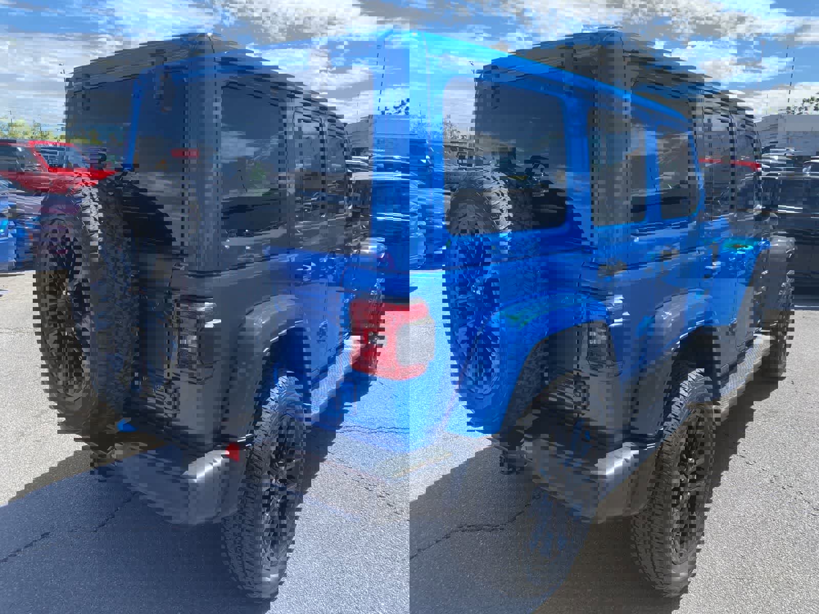 Used 2022 Jeep Wrangler Unlimited Sahara AWD/4WD image 6