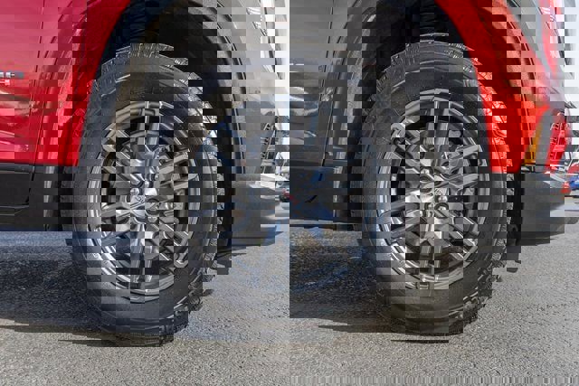 Used 2025 GMC Acadia Elevation image 13