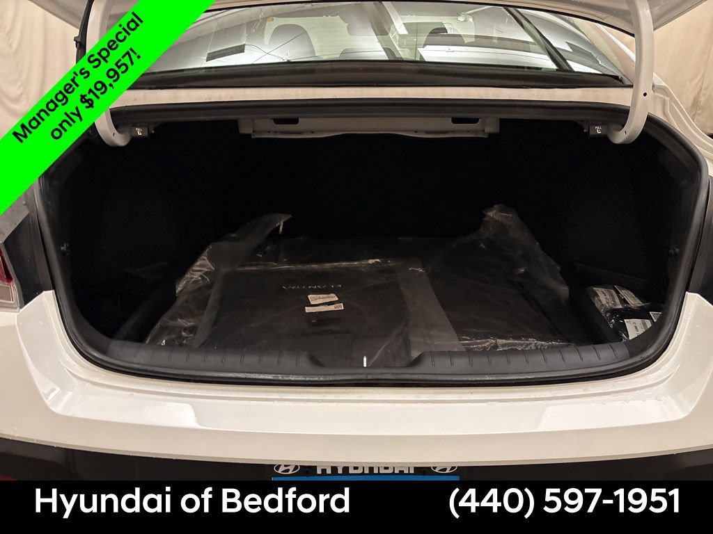 Certified 2026 Hyundai Elantra SE w/ Cargo Package FWD image 10