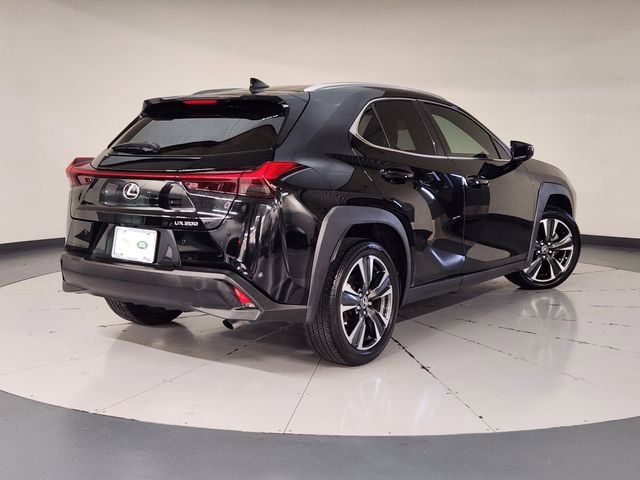 Used 2019 Lexus UX 200 FWD image 2