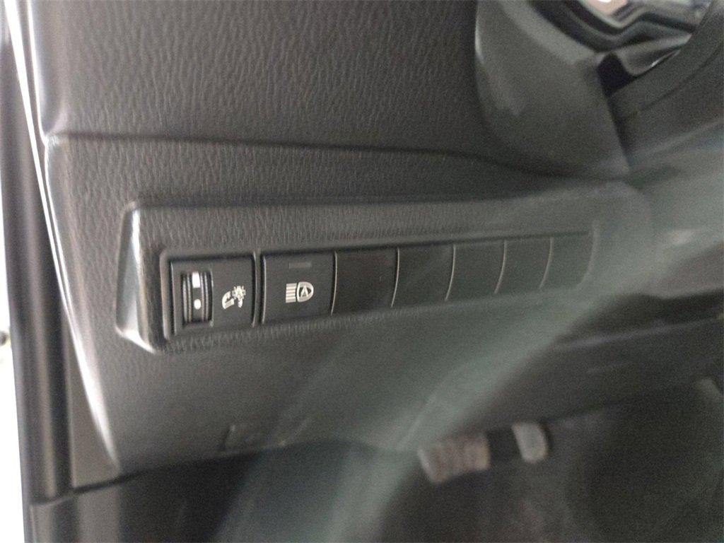 Used 2024 Toyota Corolla LE image 31