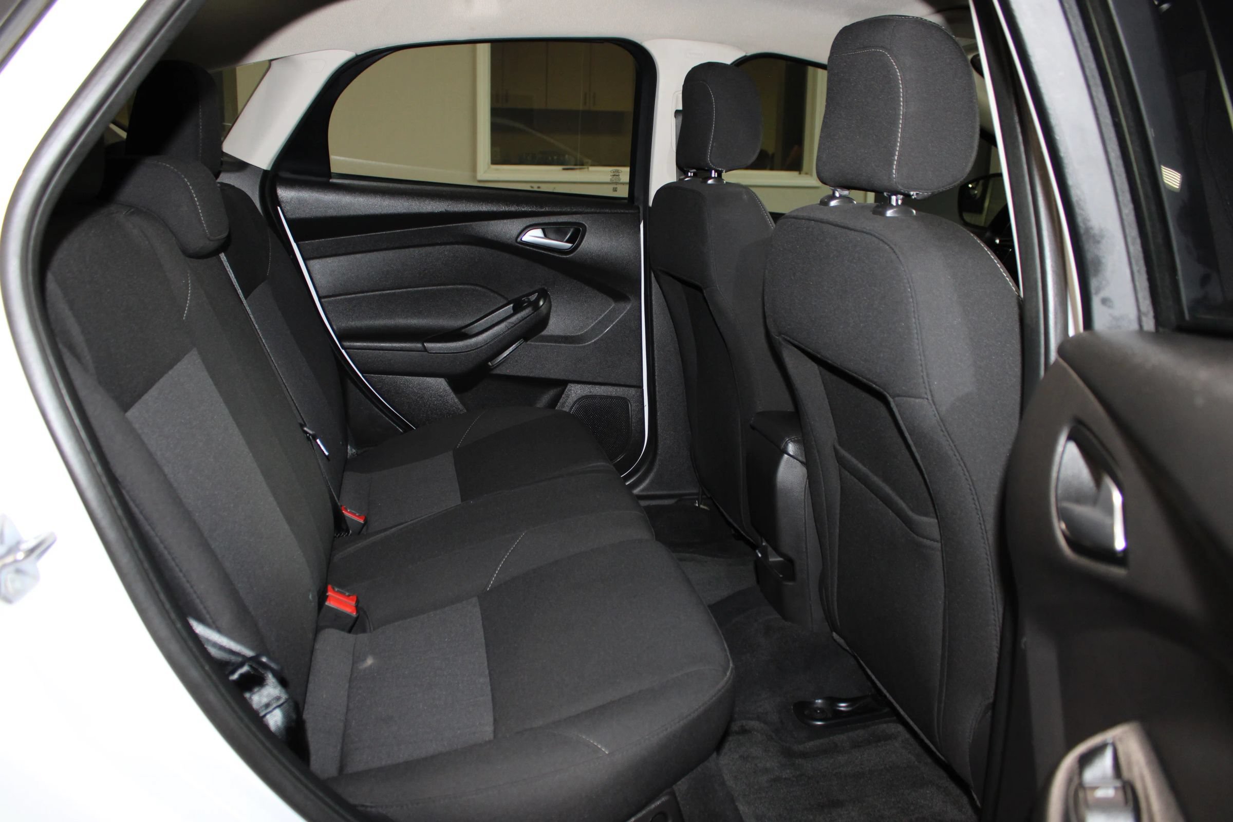 Used 2018 Ford Focus SE FWD image 28
