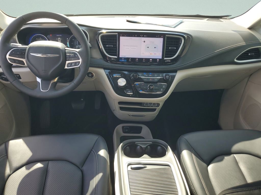 Used 2024 Chrysler Pacifica Touring-L AWD/4WD image 19