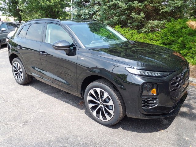 New 2026 Audi Q3 quattro 2.0T w/ Driver Assistance Package AWD/4WD image 3