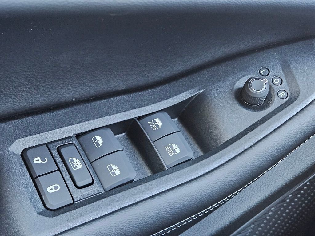 New 2025 Jeep Grand Cherokee Altitude image 17