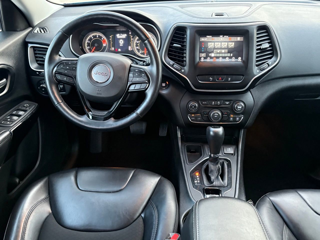 Used 2021 Jeep Cherokee Latitude Plus image 13