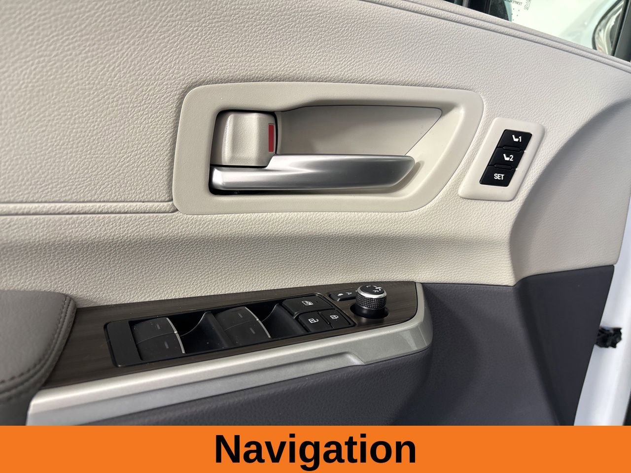 Used 2024 Toyota Sienna Limited AWD/4WD image 10