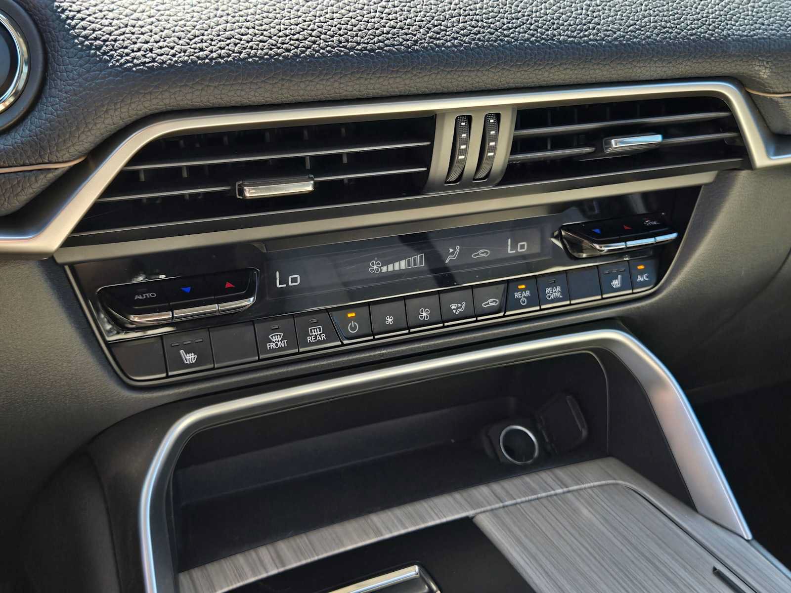 Used 2024 MAZDA CX-90 Plug-In Hybrid w/ Preferred AWD/4WD image 31