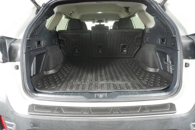 Used 2020 Subaru Outback Premium image 36