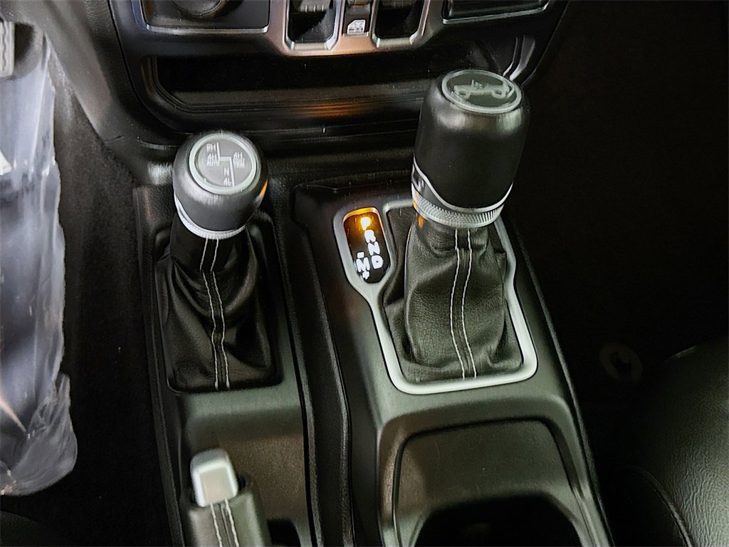 Used 2018 Jeep Wrangler Unlimited Sahara image 11