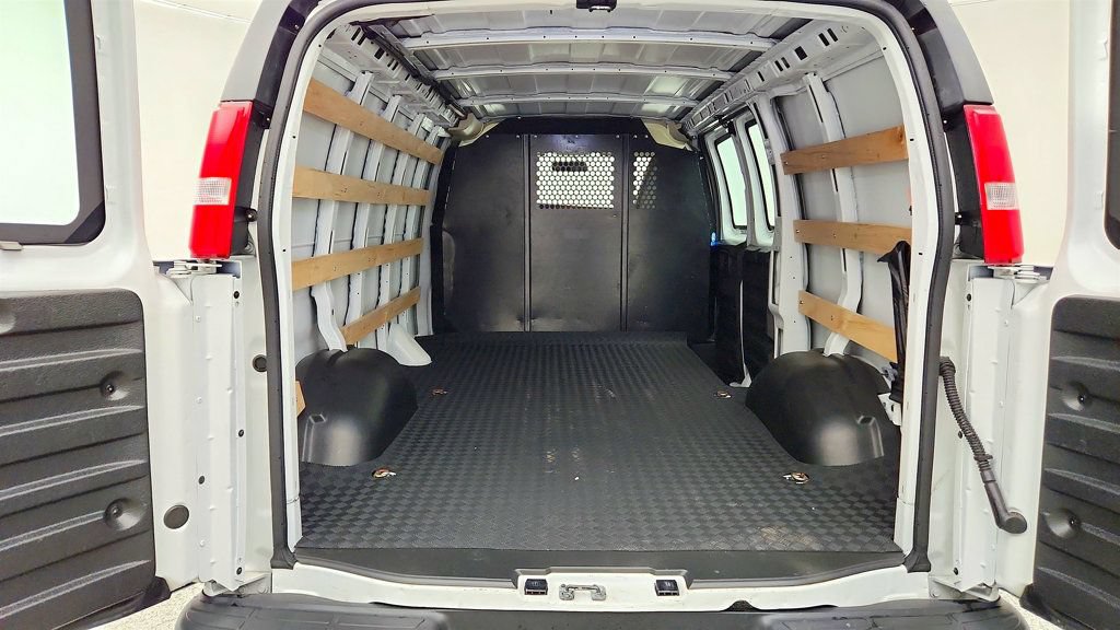 Used 2025 Chevrolet Express 2500 w/ Driver Convenience Package RWD image 19