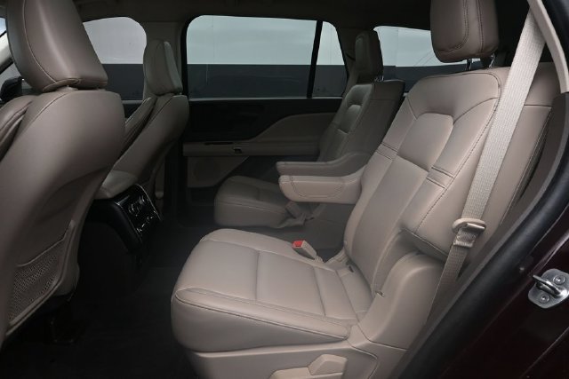 Used 2023 Lincoln Aviator AWD w/ Premium Package image 11