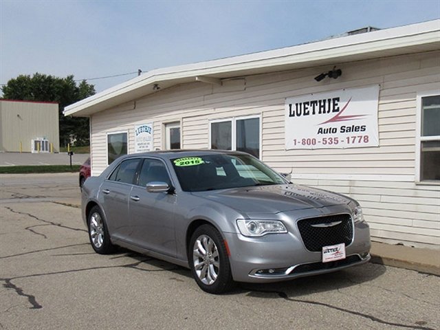 Used 2015 Chrysler 300 C w/ Light Group image 4