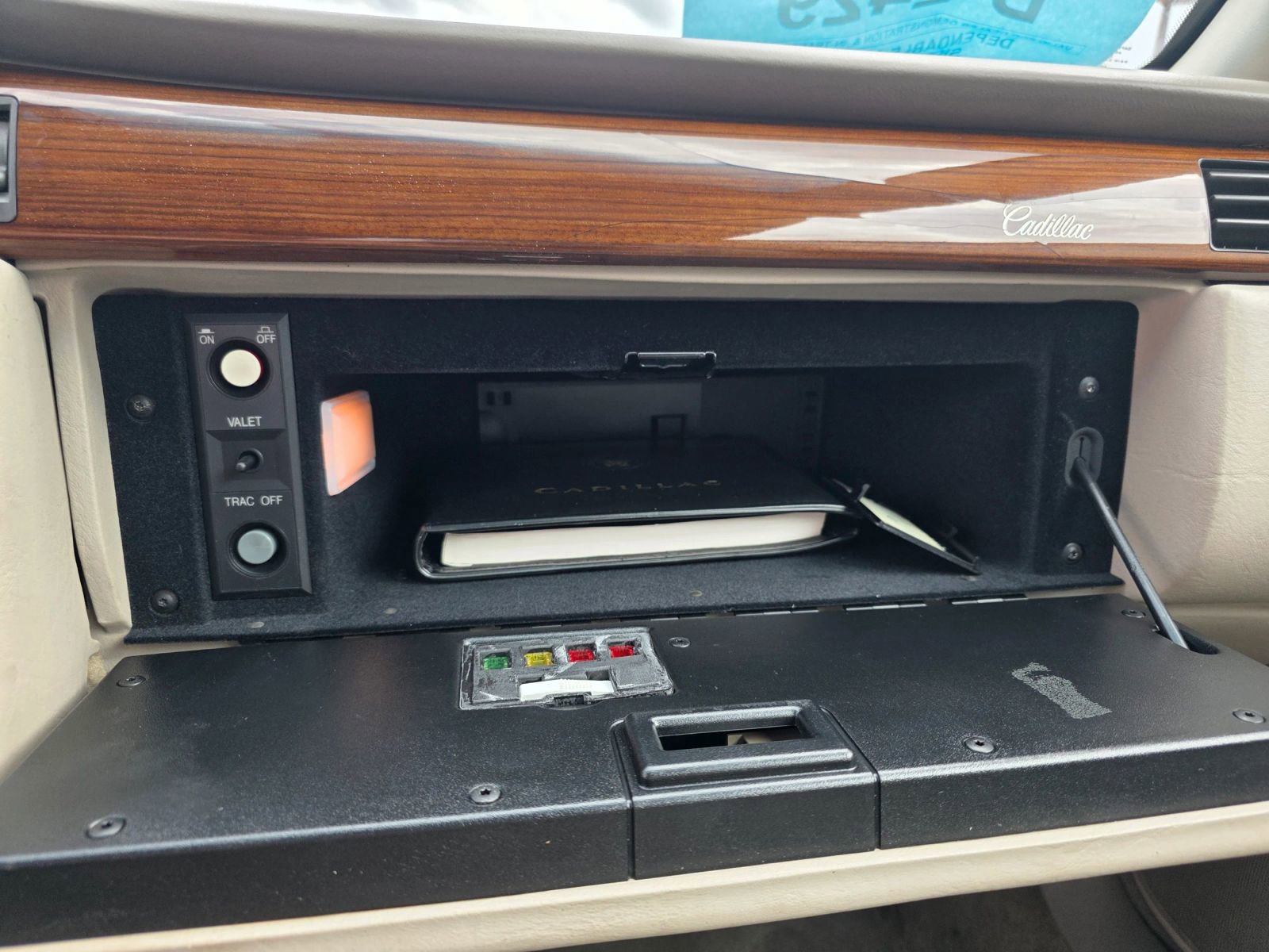 Used 2000 Cadillac Eldorado ESC w/ Comfort/Convenience Pkg FWD image 18