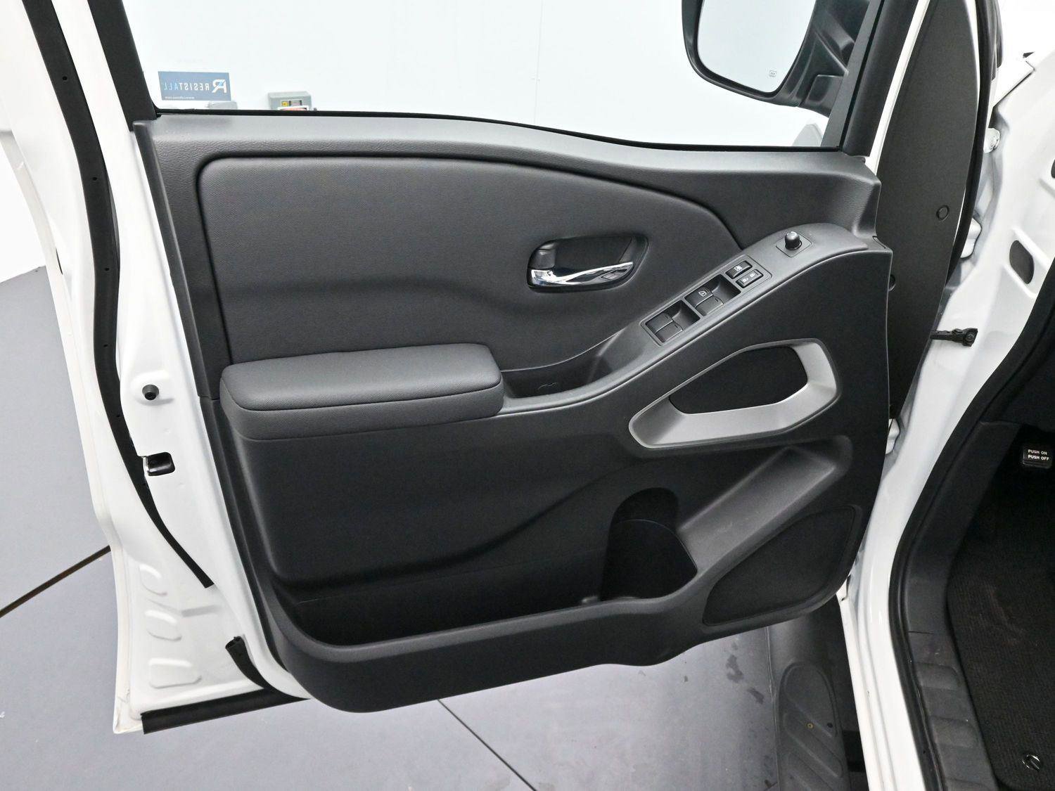 Used 2024 Nissan Frontier SV w/ Hardbody Edition image 8