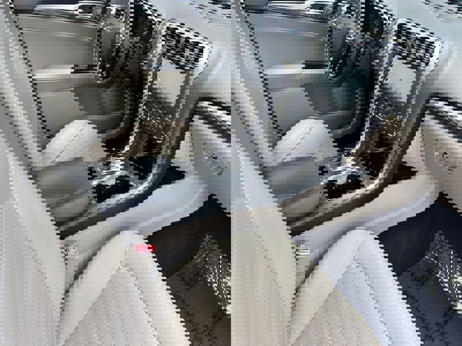 Used 2017 Ford Fusion SE w/ Fusion SE Technology Package FWD image 16