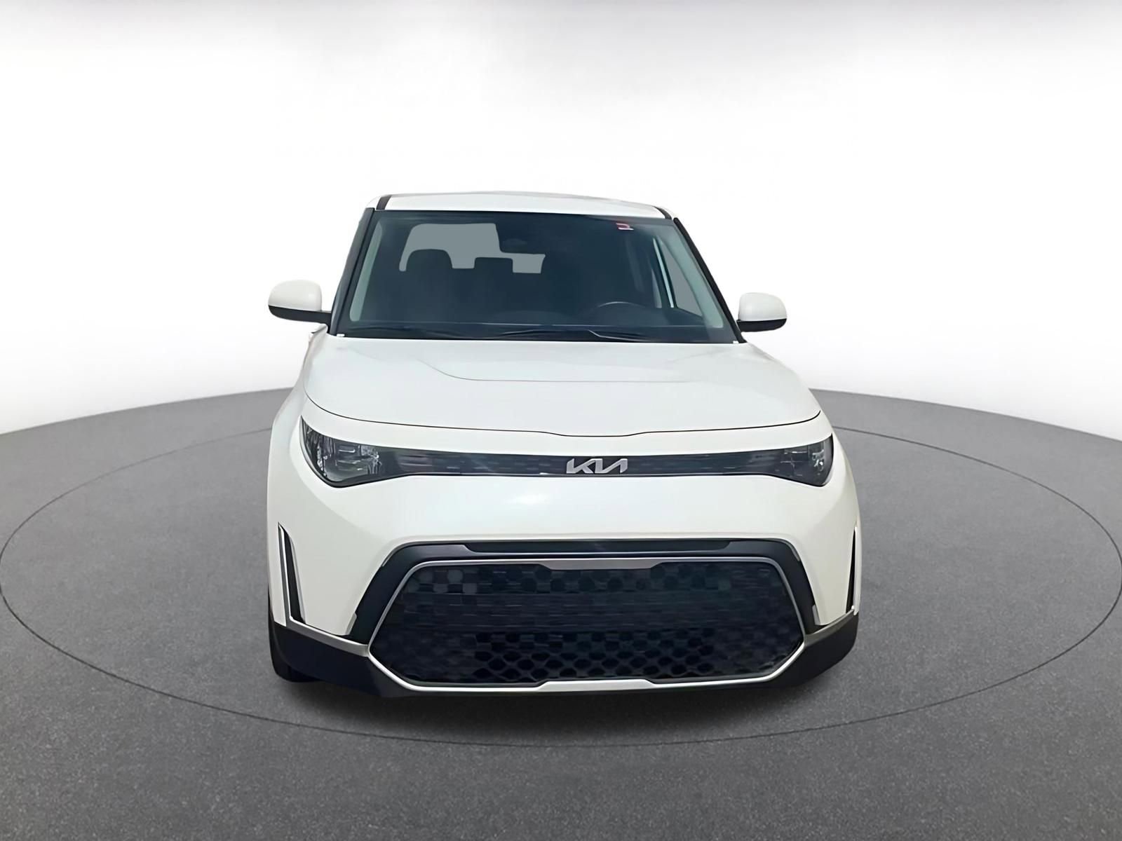 Used 2025 Kia Soul LX w/ LX Technology Package image 4