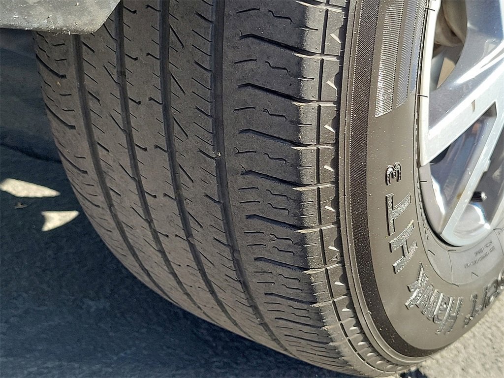 Used 2023 GMC Acadia SLT image 26