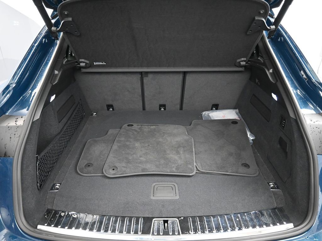 Certified 2025 Porsche Cayenne E-Hybrid Coupe AWD/4WD image 27