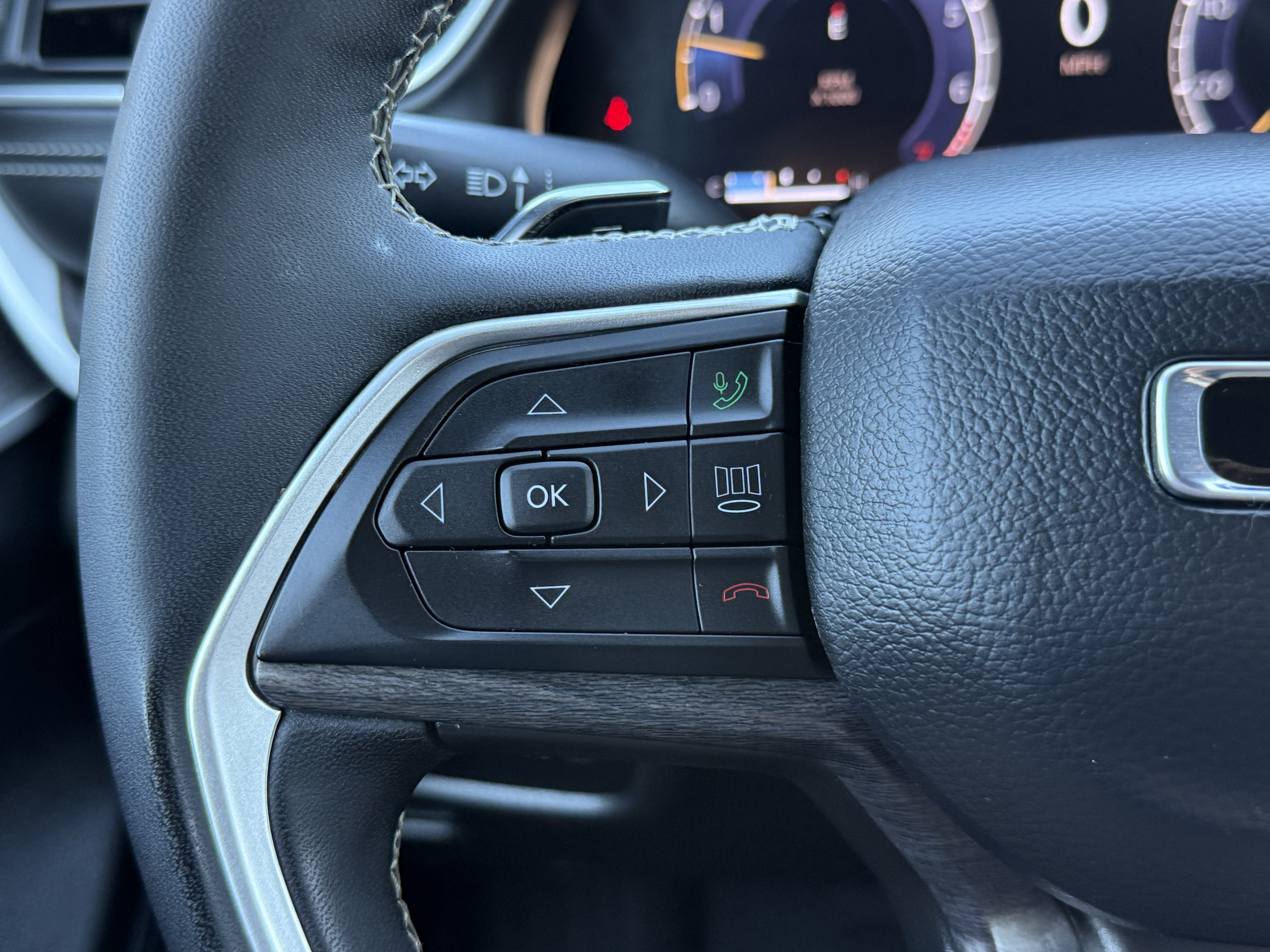Used 2025 Jeep Grand Cherokee Limited RWD image 24