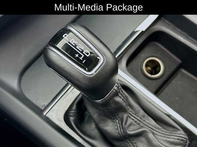 Used 2019 Volvo XC60 T5 Momentum w/ Multimedia Package image 18