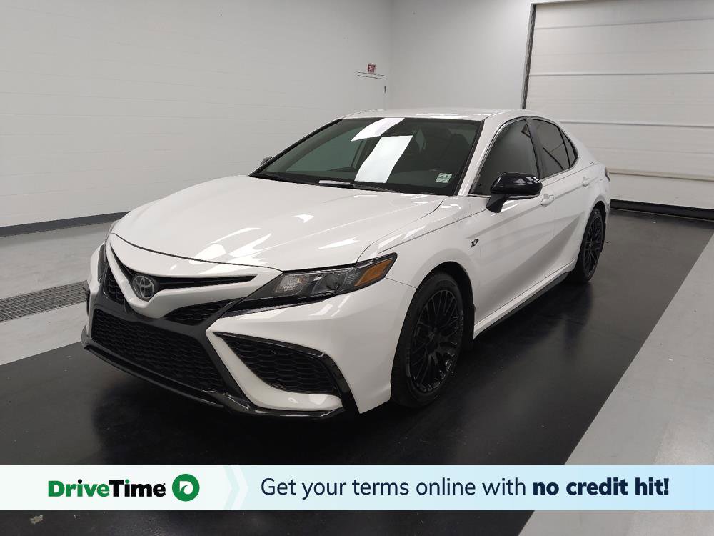 Used 2023 Toyota Camry SE FWD image 1