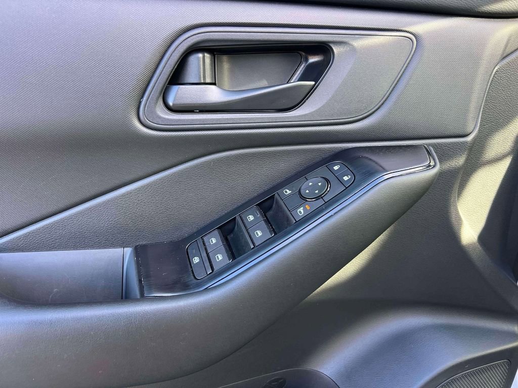 Certified 2025 Nissan Rogue S image 16