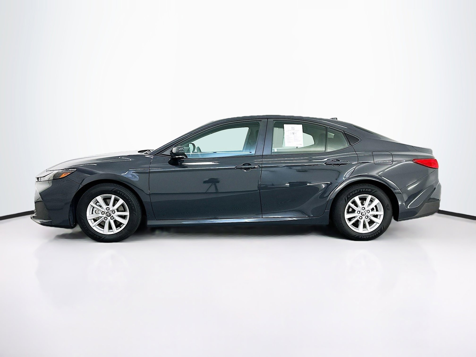 Used 2025 Toyota Camry LE image 4