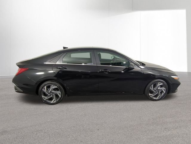 New 2026 Hyundai Elantra Limited image 38