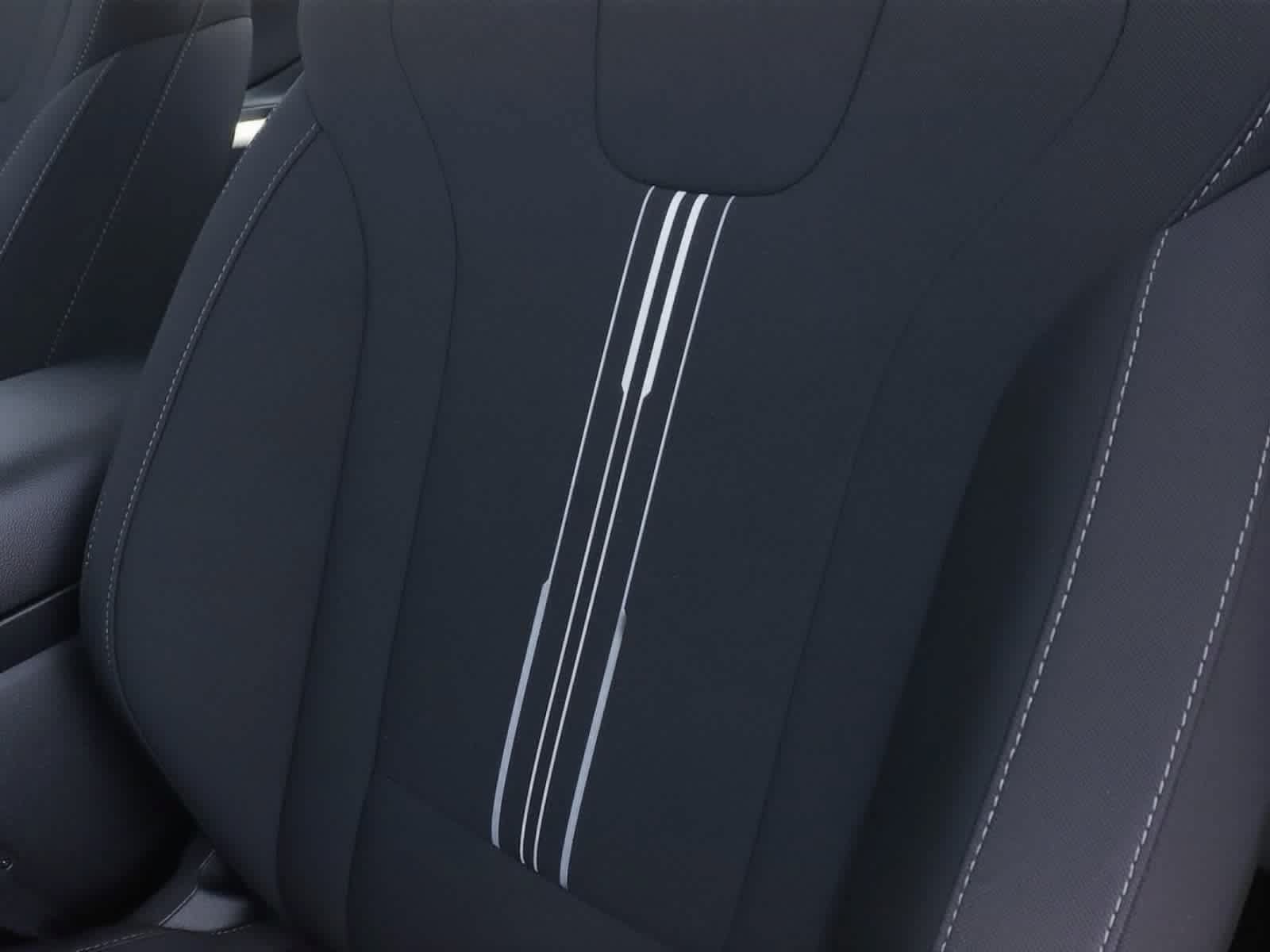 Used 2025 Hyundai Elantra Hybrid FWD image 28